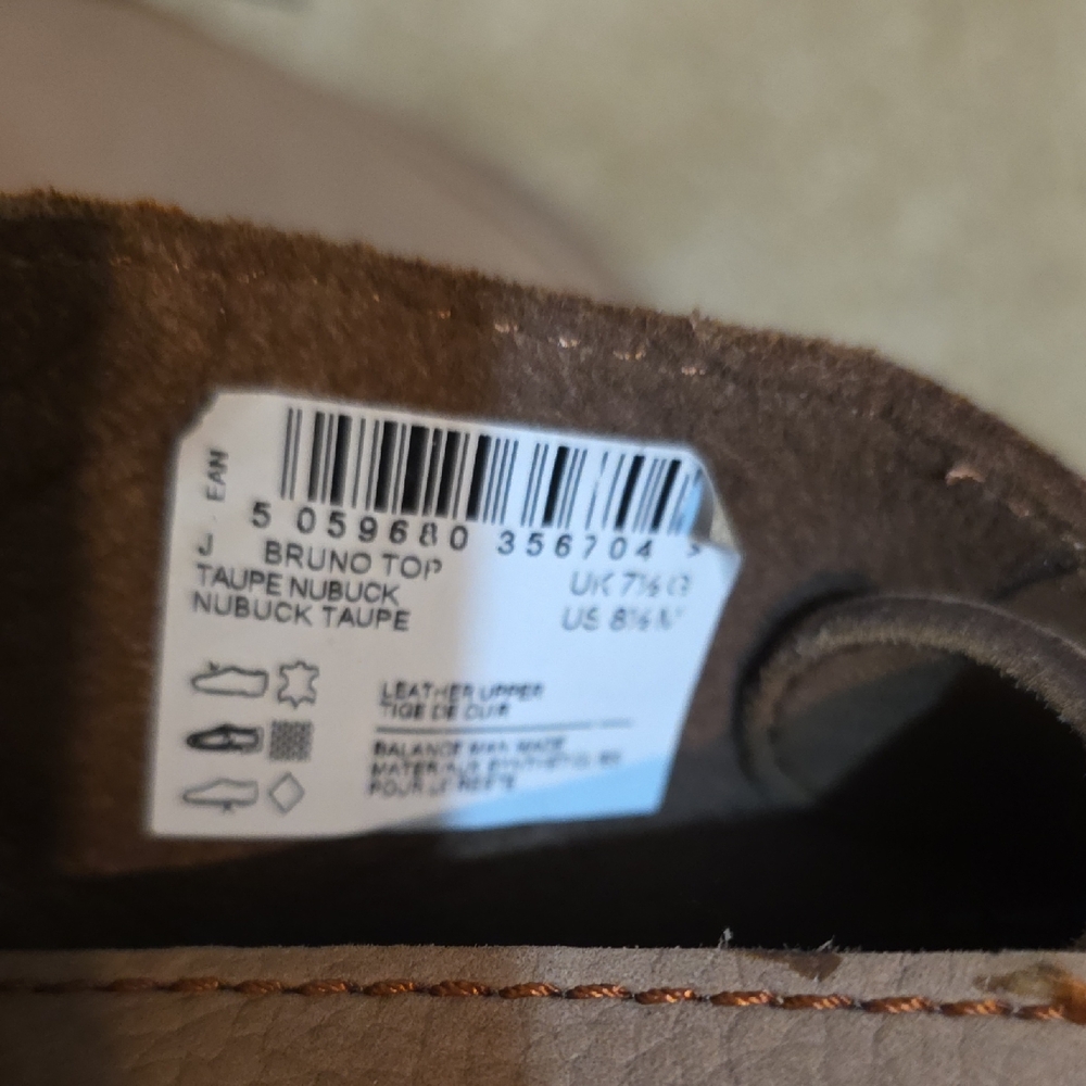 Clarks Men's Tan Chukka Boots - Picture 2 of 5